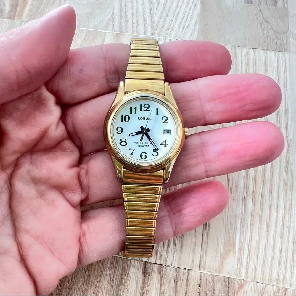 Vintage Lorus ladies gold tone dress watch NEW BATTERY